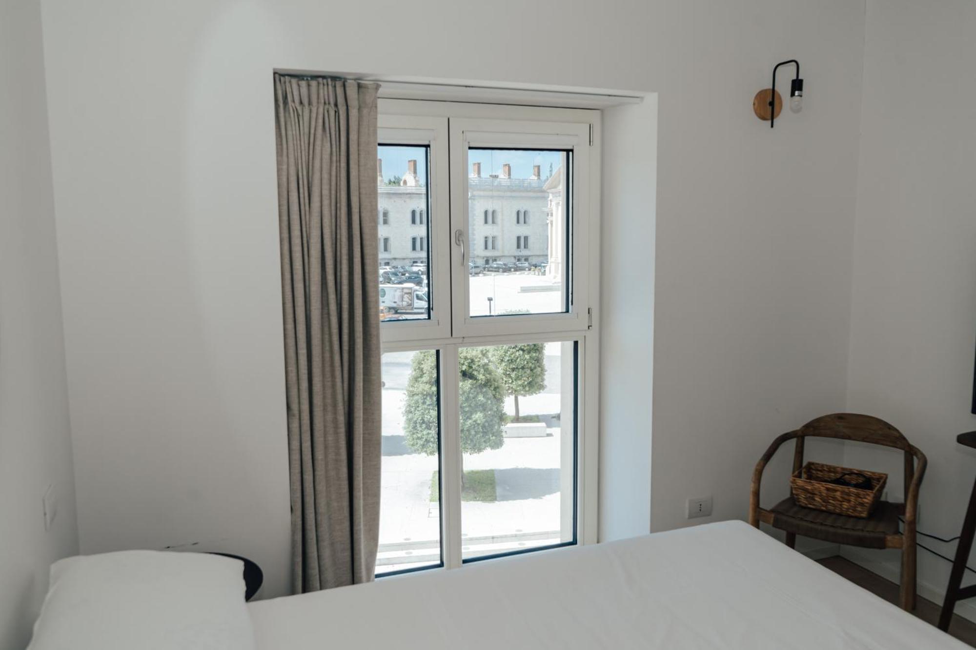 C House Rooms Lake Peschiera del Garda Eksteriør bilde