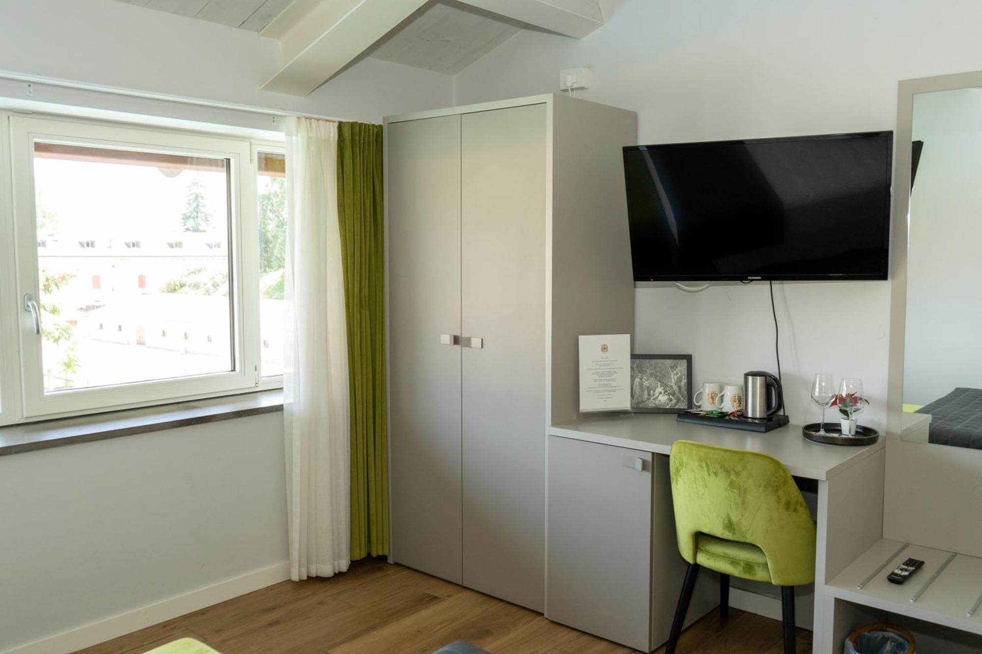 C House Rooms Lake Peschiera del Garda Eksteriør bilde