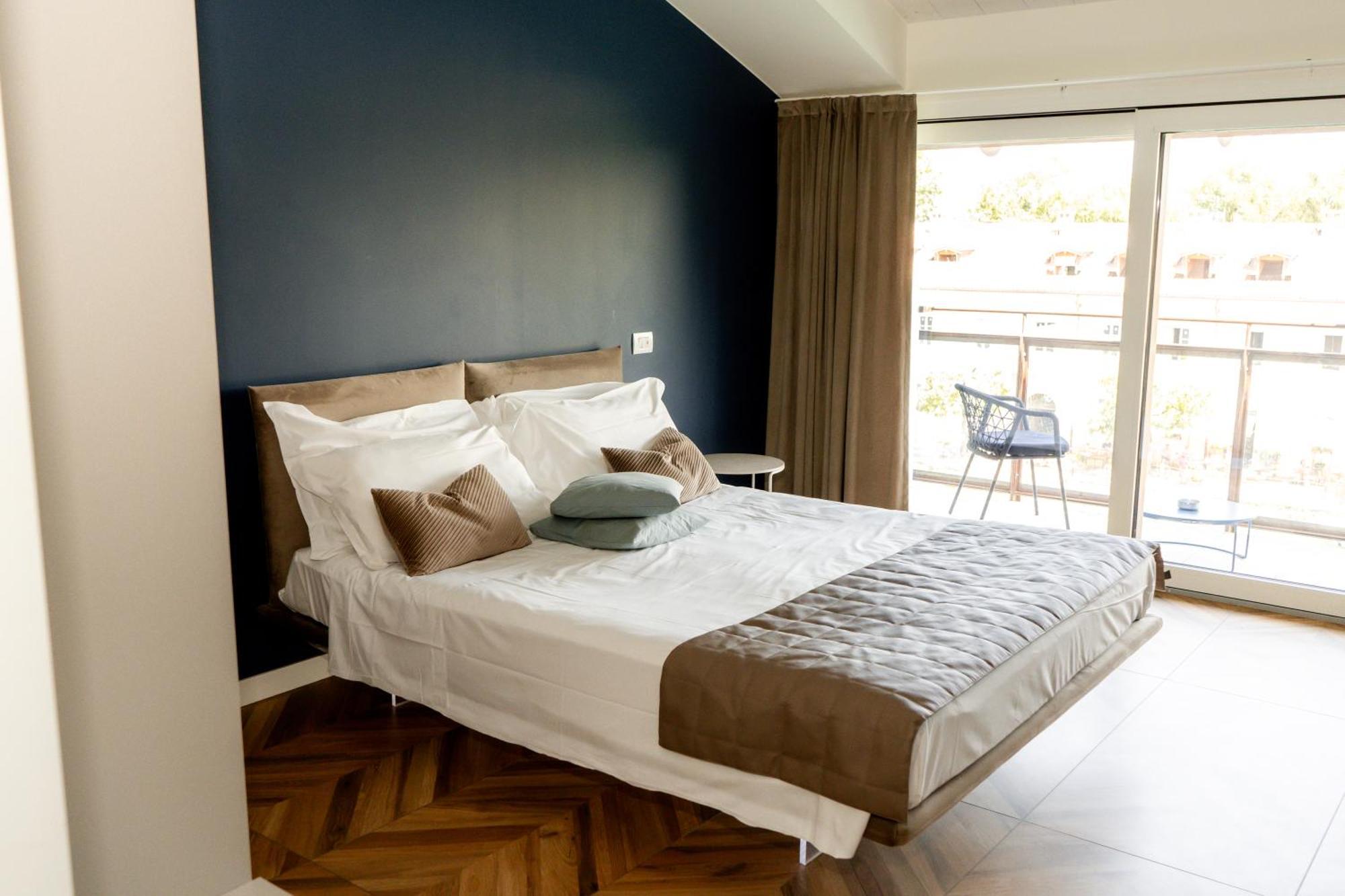C House Rooms Lake Peschiera del Garda Eksteriør bilde