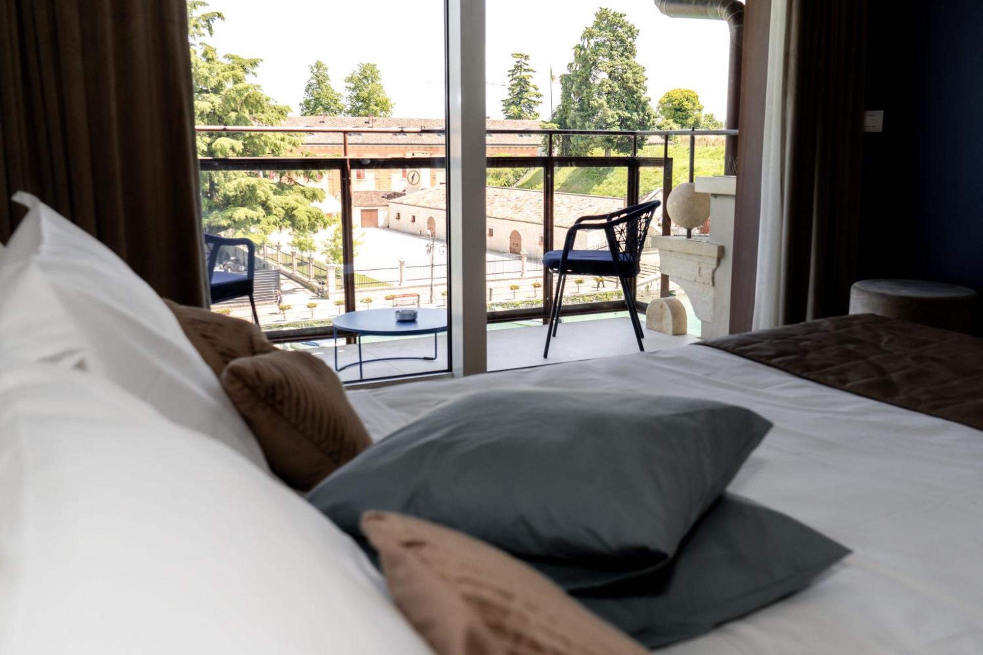 C House Rooms Lake Peschiera del Garda Eksteriør bilde
