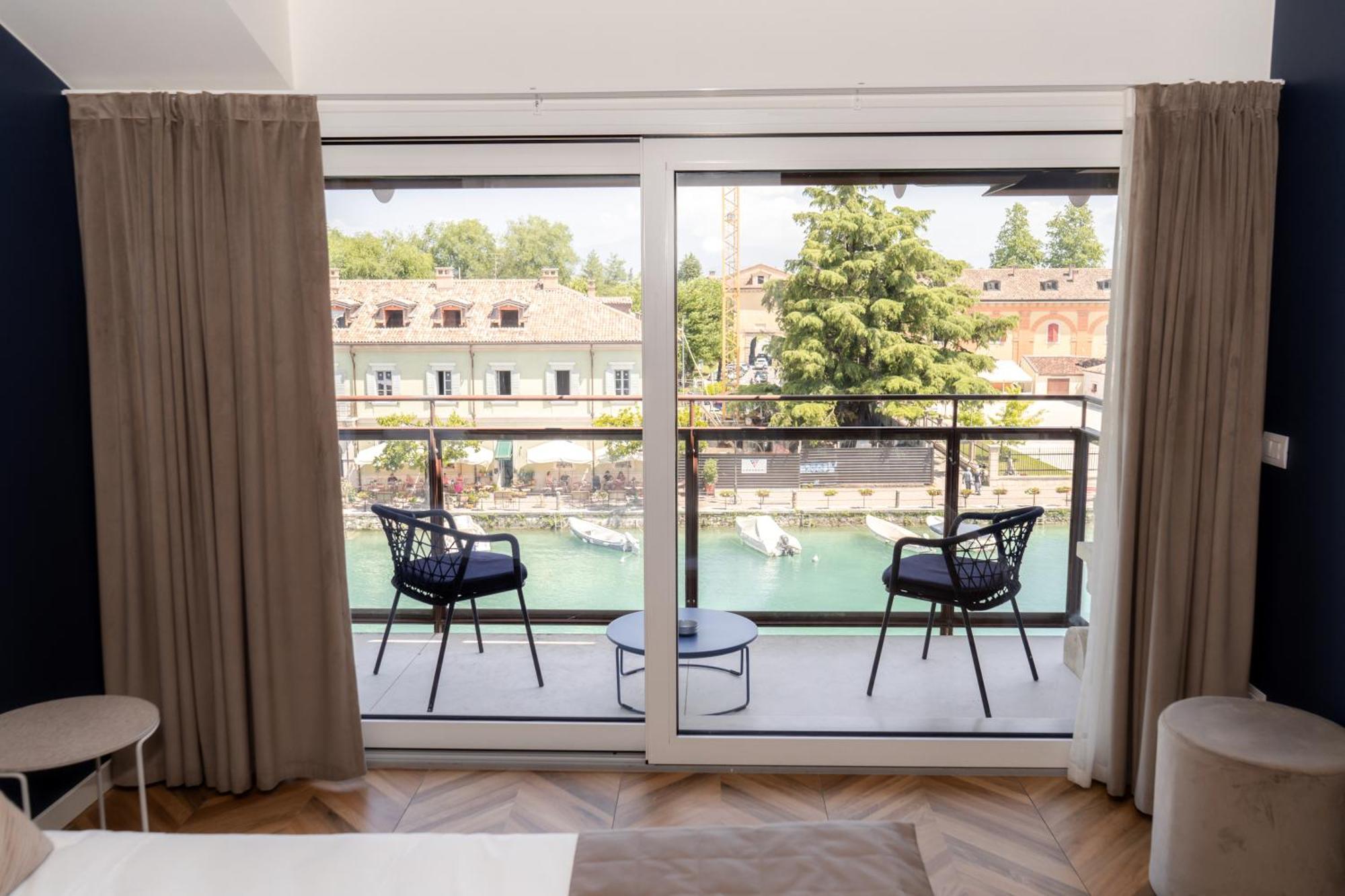 C House Rooms Lake Peschiera del Garda Eksteriør bilde
